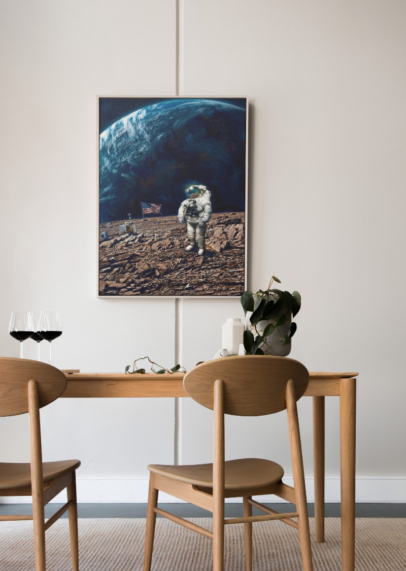 Tranh Phi Hành Gia Trên Mặt Trăng mockup